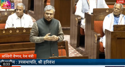त्योहारों और गर्मी की छुट्टियों के दौरान अतिरिक्त भीड़ को देखते हुए पिछले साल कई विशेष ट्रेनें चलाई गईं