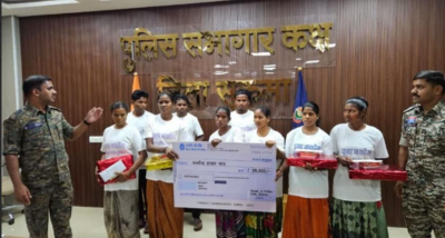 छत्तीसगढ़: सुकमा जिले में 6 महिला सहित 9 माओवादियों ने पुलिस के समक्ष आत्मसमर्पण किया
