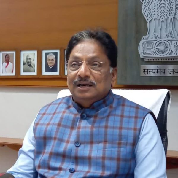 આરોગ્ય મંત્રી ઋષિકેશ પટેલે આજે અમદાવાદ સિવિલ હોસ્પિટલમાં સમીક્ષા બેઠક યોજી હતી.