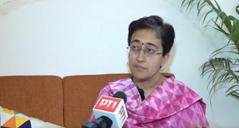 दिल्ली की पूर्व मुख्‍यमंत्री आतिशी ने दिल्‍ली सरकार की महिला समृद्धि योजना को जुमला बताया