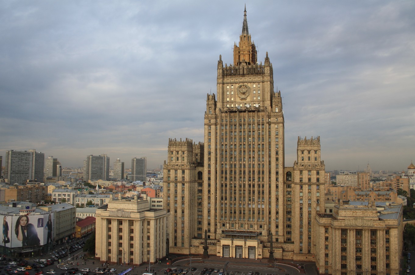 रूस ने दो ब्रिटिश-राजनयिकों को जासूसी के आरोप में दो-सप्ताह के भीतर देश छोड़ने को कहा