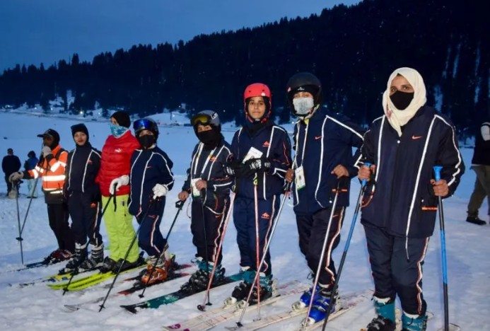 गुलमर्गः 5वें खेलो इंडिया शीतकालीन खेलों के दूसरे दिन खिलाड़ियों ने विभिन्‍न प्रति‍योगिताओं में शानदार प्रदर्शन किया