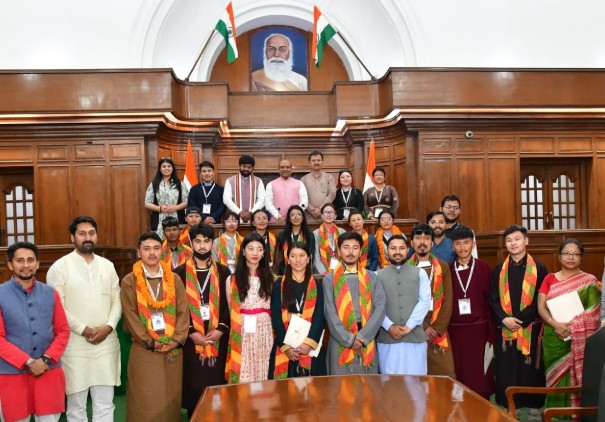 दिल्ली विधानसभा में लदाख से आए एक छात्र प्रतिनिधिमंडल ने दिल्ली विधानसभा का भ्रमण किया