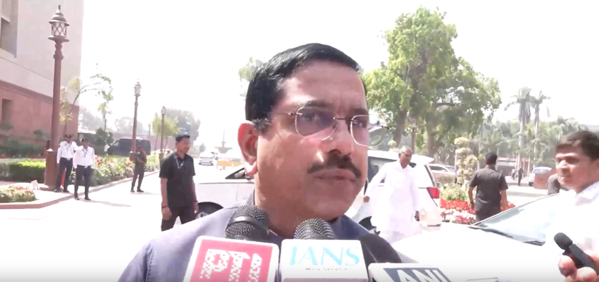 कर्नाटक के उपमुख्यमंत्री डी.के. शिवकुमार अपनी टिप्पणी के लिए माफी मांगे : केंद्रीय मंत्री प्रहलाद जोशी