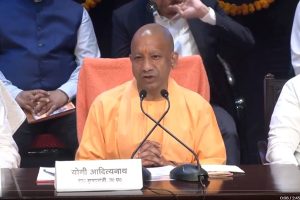 उत्तर प्रदेश के मुख्यमंत्री योगी आदित्यनाथ ने आज 16वें केंद्रीय वित्त आयोग के सदस्यों के साथ बैठक की अध्यक्षता की