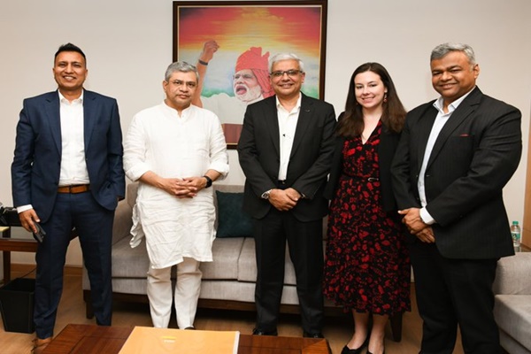 Amazon Web Services plans to invest about 8.2 billion dollars in Maharashtra
