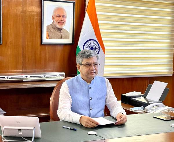 કેન્દ્રીય મંત્રી અશ્વિની વૈષ્ણવે તમિલનાડુમાં બે મુખ્ય ઇલેક્ટ્રોનિક્સ મેન્યુફેક્ચરિંગ ક્લસ્ટરના વિકાસની જાહેરાત કરી