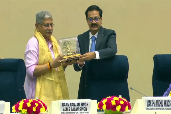 সমগ্ৰ দেশৰ প্ৰায় ১০ লাখ ৪০ হাজাৰ মহিলা পঞ্চায়তীৰাজ প্ৰতিষ্ঠানসমূহৰ সৈতে জড়িত হৈছে বুলি ৰাজীৱ ৰঞ্জন সিঙৰ প্ৰকাশ