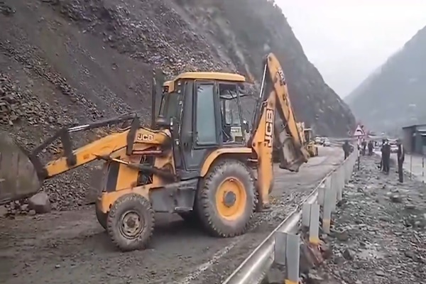 J&K: Landslide in Ramban closes Jammu-Srinagar NH amid heavy rainfall
