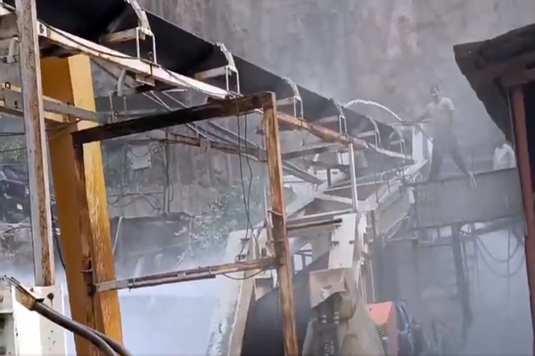तेलंगाना: नागरकुरनूल जिले के डोमलपेंटा में श्रीशैलम लेफ्ट बैंक कैनाल सुरंग में बचाव अभियान तेज