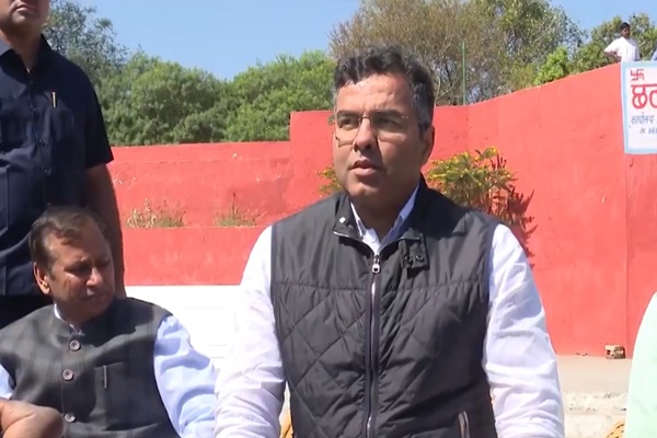 दिल्ली के सिंचाई एवं बाढ़ नियंत्रण मंत्री प्रवेश साहिब सिंह ने कहा- पिछले 10 दिनों में यमुना नदी से निकाला गया 1300 टन कचरा