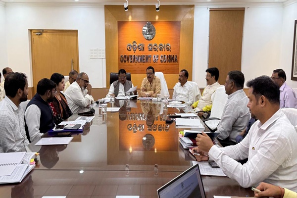 ओडिशा: केंद्रीय मंत्री जुएल ओराम ने राउरकेला हवाई अड्डे के विस्तार के संबंध में एक उच्च स्तरीय बैठक की अध्यक्षता की