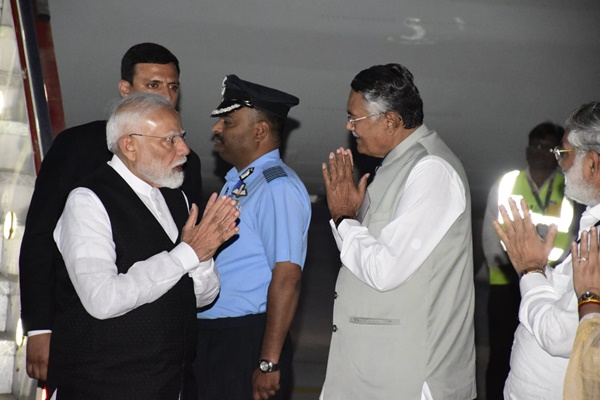 प्रधानमंत्री नरेंद्र मोदी तीन दिवसांच्या गुजरात दौऱ्यावर