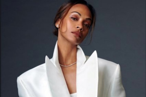 لاس انجلس میں، 97 ویں اکیڈمی ایوارڈز کی تقریب میں Zoe Saldana نے Emilia Perez فلم پر، بہترین سَپورٹنگ ایکٹریس کا، آسکر ایوارڈ جیتا ہے۔