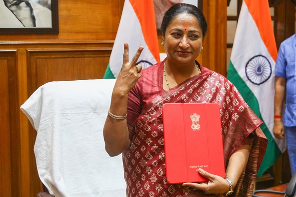 Delhi CM Rekha Gupta Presents ₹1 Lakh Crore Budget, Focuses on Infrastructure & Welfare