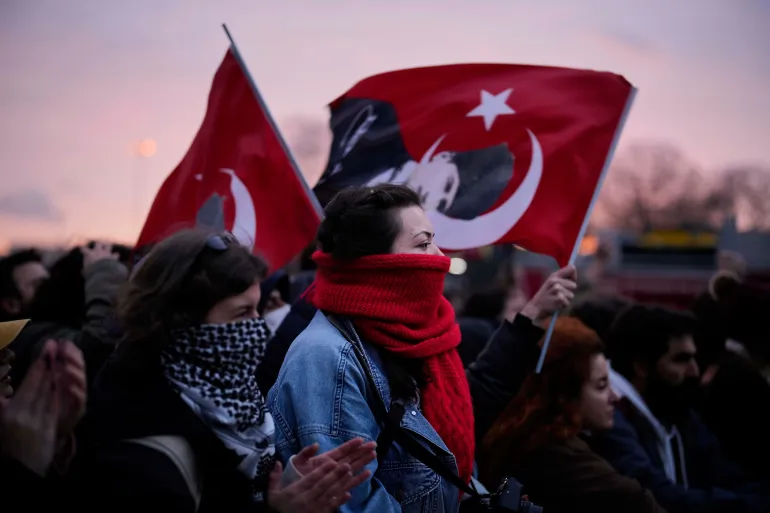 तुर्किये: इस्तांबुल के राष्ट्रपति रिसेप तैय्यप एर्दोआन के मुखर विरोधी की गिरफ्तारी के विरोध में प्रदर्शन जारी