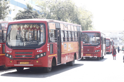 અમદાવાદના ચાંદખેડામાં AMTS બસ અને કાર વચ્ચે અકસ્માત થતાં એક વ્યક્તિનું મોત નીપજ્યું