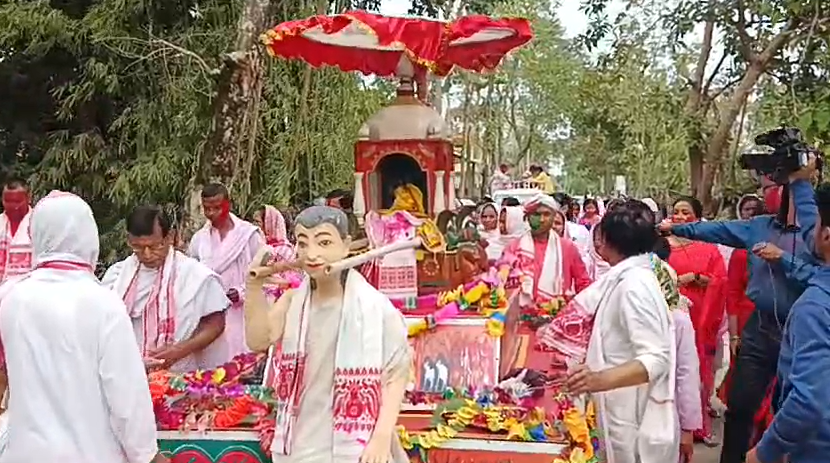 ৰাজ্যৰ ভিন্ন স্থানত পৰম্পৰাগত ৰীতি-নীতি আৰু উৎসাহ-উদ্দীপনাৰে ফাকুৱা-দৌল উৎসৱ উদযাপন