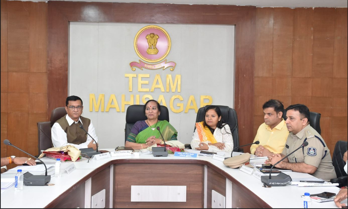 સમાન નાગરિક સંહિતાના અમલ માટે નાગરિકોના સૂચન મેળવવા વિવિધ જિલ્લાઓમાં U.C.C.ની કમિટિના સભ્યોની તબક્કવાર બેઠક યોજાઈ.
