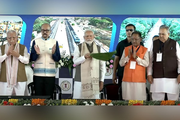 প্রধানমন্ত্রী আজ মহারাষ্ট্র ও ছত্তিসগড়ে একগুচ্ছ উন্নয়নমূলক প্রকল্পের উদ্বোধন ও শিলান্যাস করেছেন।