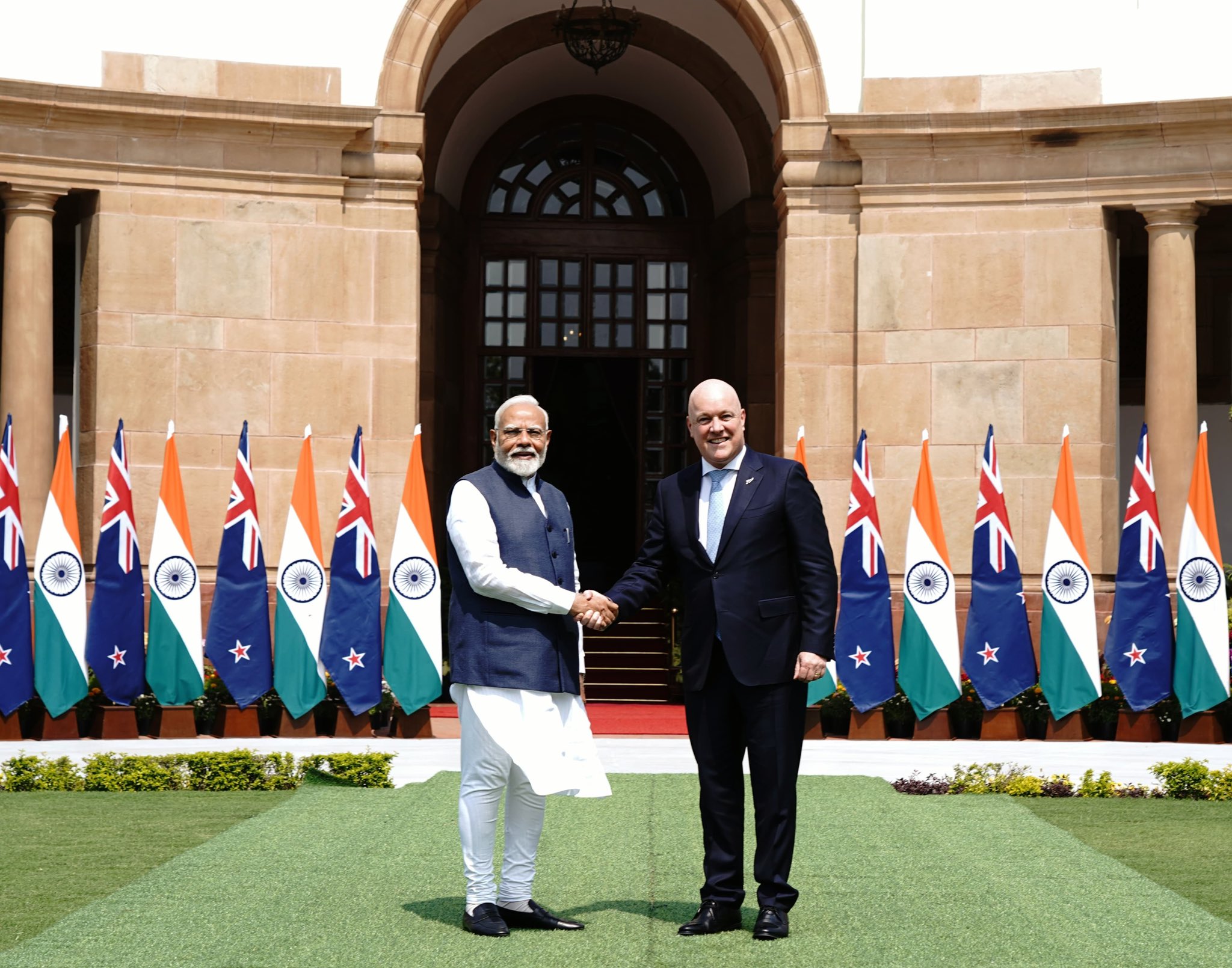 प्रधानमंत्री नरेन्‍द्र मोदी ने न्यूजीलैंड के प्रधानमंत्री क्रिस्टोफर लक्सन के साथ नई दिल्ली में बातचीत की