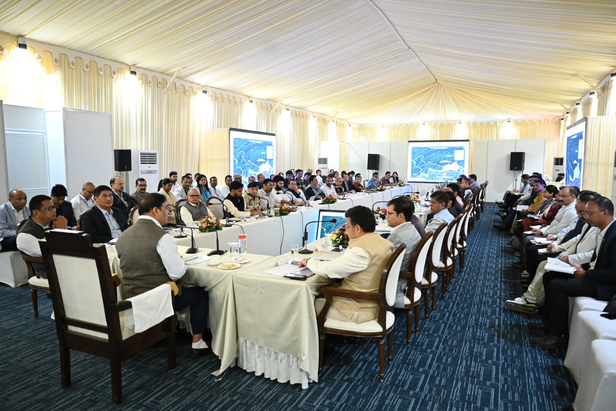 ডিব্ৰুগড়ৰ মুখ্যমন্ত্ৰী সচিবালয়ত ধেমাজি বিধানসভা সমষ্টিত ৰূপায়িত বিভিন্ন প্রকল্প, আঁচনি, উন্নয়নমূলক কাম-কাজৰ অগ্ৰগতিৰ পৰ্যালোচনা বৈঠক