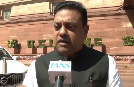 कर्नाटक के उपमुख्यमंत्री के एक विशेष अल्पसंख्यक समूह को आरक्षण देने के लिए संविधान में बदलाव संबंधी बयान को लेकर भाजपा ने कांग्रेस पर तीखा हमला बोला 