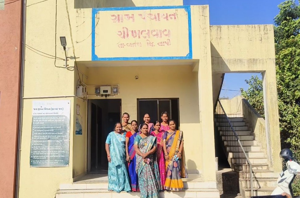 તાપી જિલ્લાનાં વ્યારા તાલુકા ખાતે આવેલ ચિખલવાવ ગામનો સંપૂર્ણ વહીવટ ચાર વર્ષથી મહિલાઓ ચલાવી રહી છે