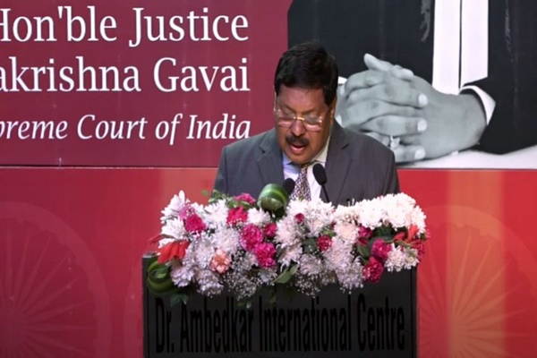 সংবিধানে বিভিন্ন সময়ত দেশখনক শক্তিশালী, সুস্থিৰ আৰু ঐক্যবদ্ধ কৰাৰ ভূমিকা পালন কৰি আহিছেঃ ন্যায়াধীশ বি আৰ গাভাই
