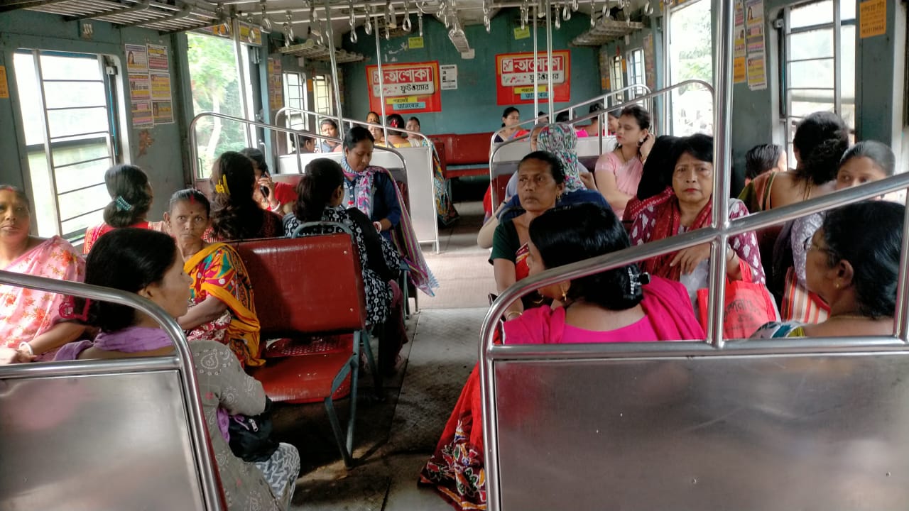 পূর্ব রেলের শিয়ালদা ডিভিশন খুব শীঘ্রই মাতৃভূমি লোকাল এর কিছু কোচ সাধারণ যাত্রীদের চড়ার জন্য উদ্যোগ নিয়েছে।