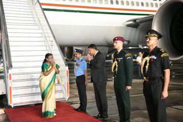 রাষ্ট্রপতি দ্রৌপদী মুর্মু পর্তুগাল ও স্লোভাকিয়ায় রাষ্ট্রীয় সফর শেষে দেশে ফিরে এসেছেন।