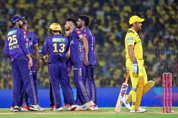 কলকাতা নাইট রাইডার্স ৮ উইকেটে চেন্নাই সুপার কিংসকে হারিয়েছে।