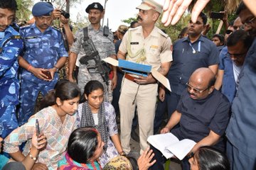 মুর্শিদাবাদের পরিস্থিতি অত্যন্ত উদ্বেগজনক বলে রাজ্যপাল সি ভি আনন্দ বোস মন্তব্য করেছেন।