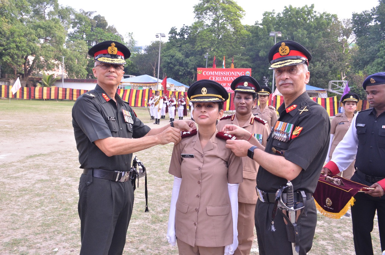 সেনাবাহিনীর পূর্বাঞ্চলীয় কমান্ড হাসপাতালের কলেজ অফ নার্সিং কলকাতায় আজ বিএসসি নার্সিং ক্যাডেটের একাদশ ব্যাচের শপথ গ্রহণ অনুষ্ঠানের আয়োজন করা হয়।