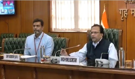 পহেলগাঁওর ঘটনার পরে এদেশে আসা পাকিস্তানীদের নিজেদের দেশে ফেরাতে কেন্দ্রীয় স্বরাষ্ট্র সচিব গোবিন্দ মোহন গতকাল সব রাজ্যের মুখ্য সচিবদের সঙ্গে বৈঠক করেন।
