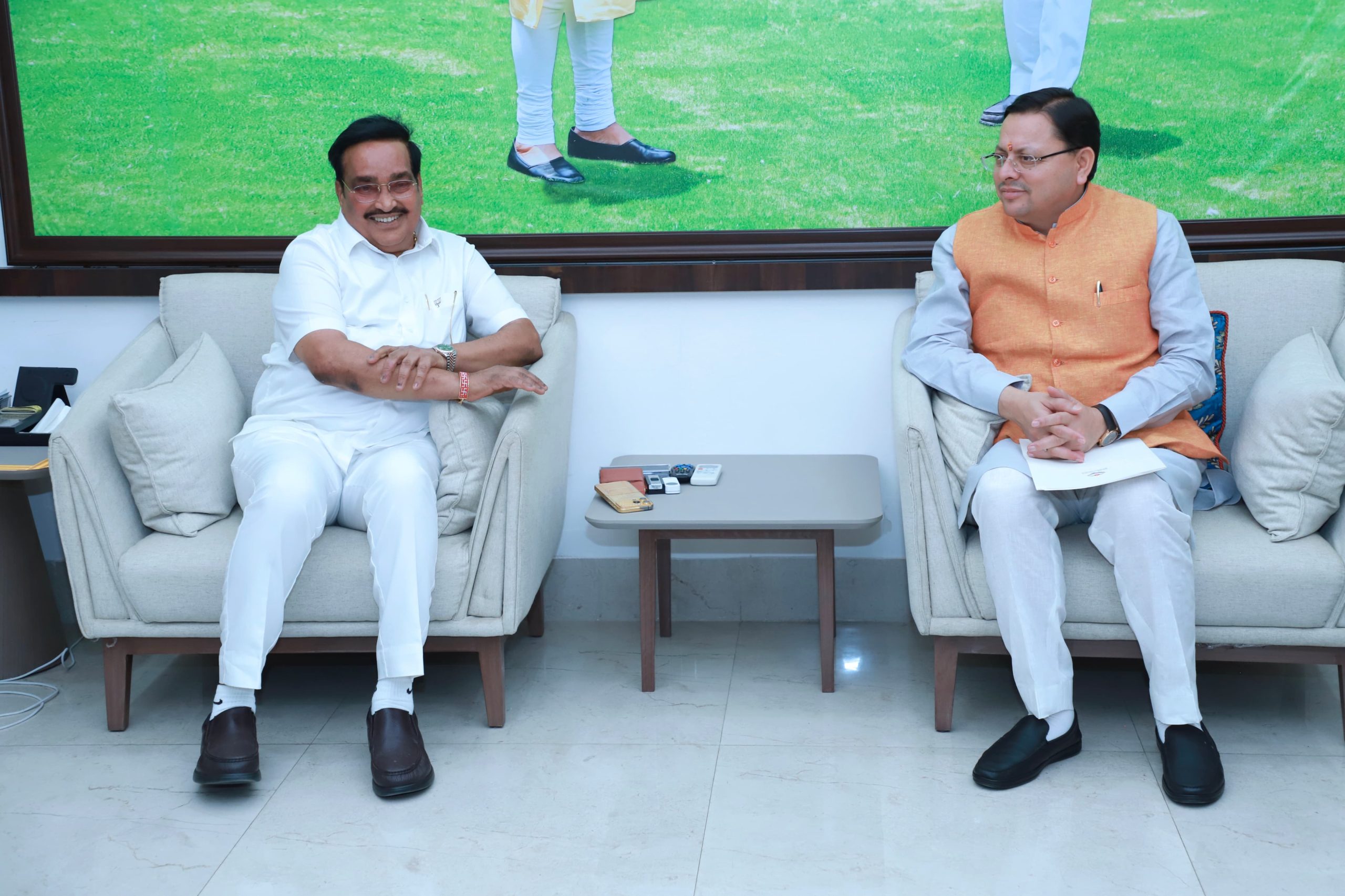 मुख्यमंत्री पुष्कर सिंह धामी ने केंद्रीय जल शक्ति मंत्री सी. आर पाटिल से आठ जलविद्युत परियोजनाओं के विकास और निर्माण का अनुरोध किया