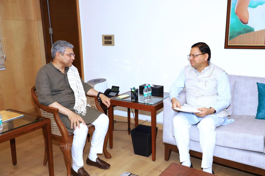 मुख्यमंत्री पुष्कर सिंह धामी ने केंद्रीय रेल मंत्री अश्विनी वैष्णव से मुलाकात कर राज्य की प्रमुख रेल परियोजनाओं में तेजी लाने का आग्रह किया
