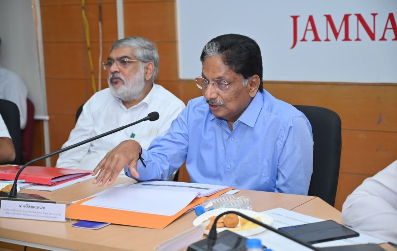 આરોગ્ય મંત્રી ઋષિકેશ પટેલે જામનગર અને પોરબંદરની સરકારી હોસ્પિટલોની મુલાકાત લઈ આરોગ્ય વિષયક સુવિધાઓની સમીક્ષા કરી