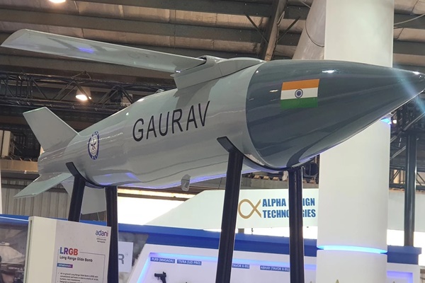 DRDO એ સુખોઈ-30 M.K.I. વિમાનથી લાંબા અંતરના “ગ્લાઈડ બોમ્બ ગૌરવ”નું સફળ પરિક્ષણ કર્યું.