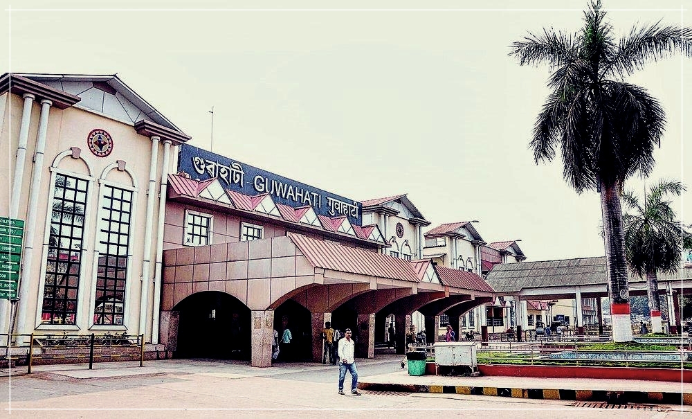 যাত্ৰীৰ সুৰক্ষাৰ প্ৰতি লক্ষ্য ৰাখি উত্তৰ-পূব সীমান্ত ৰে’লৱেৰ গুৱাহাটী ৰে’ল ষ্টেচনত এ আই চালিত চিচি কেমেৰা সংস্থাপন