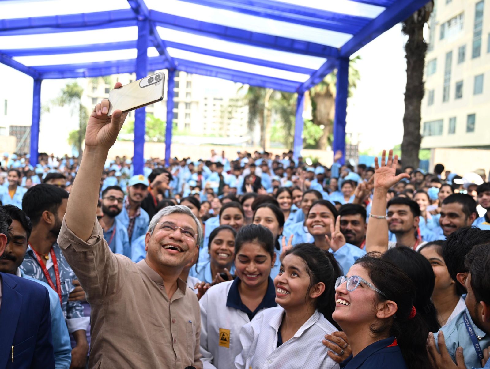 पिछले 10 वर्षों में इलेक्ट्रॉनिक-विनिर्माण में 5 गुना की वृद्धिः केंद्रीय मंत्री अश्विनी वैष्णव