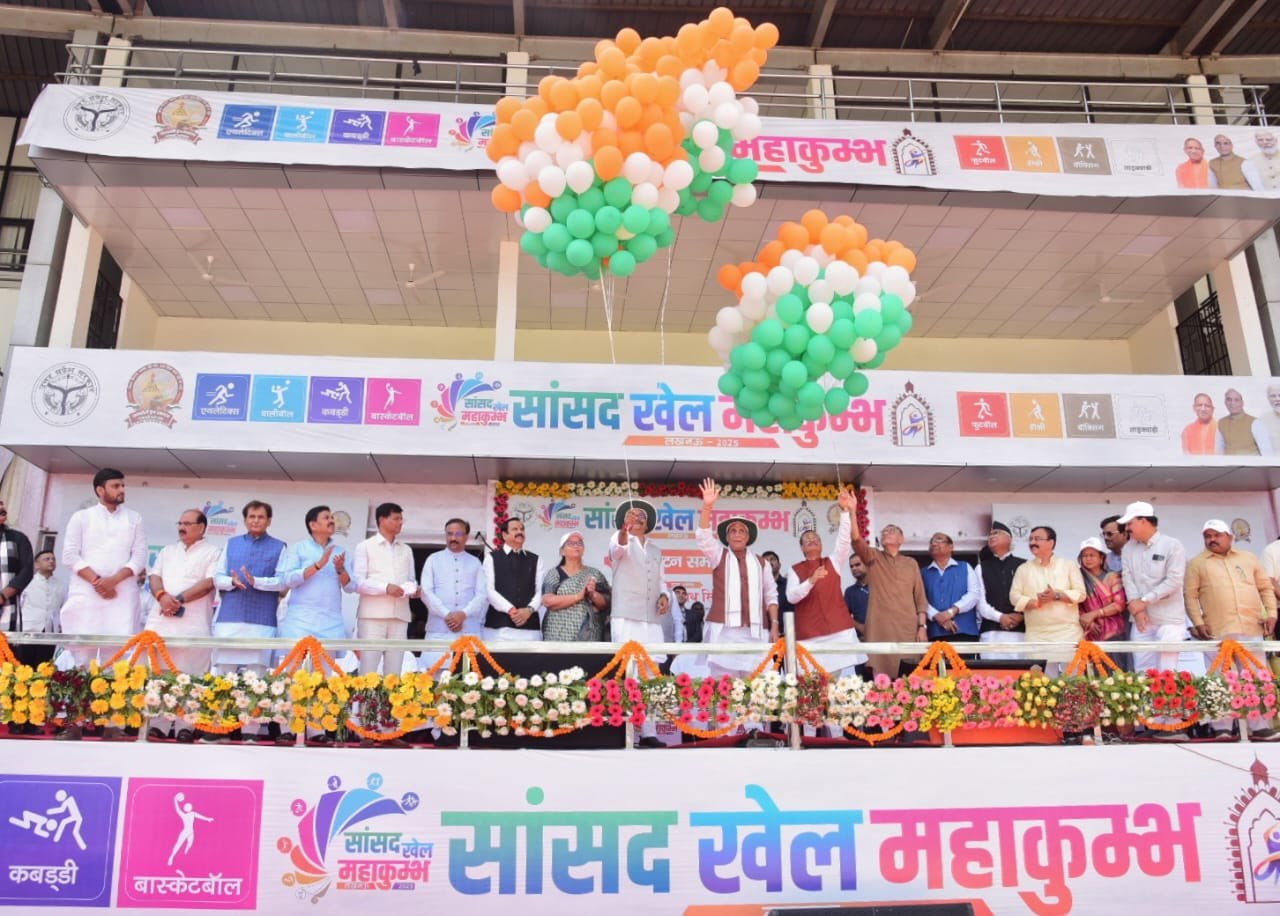 रक्षा मंत्री राजनाथ सिंह ने लखनऊ में सांसद खेल महाकुंभ का उद्घाटन किया