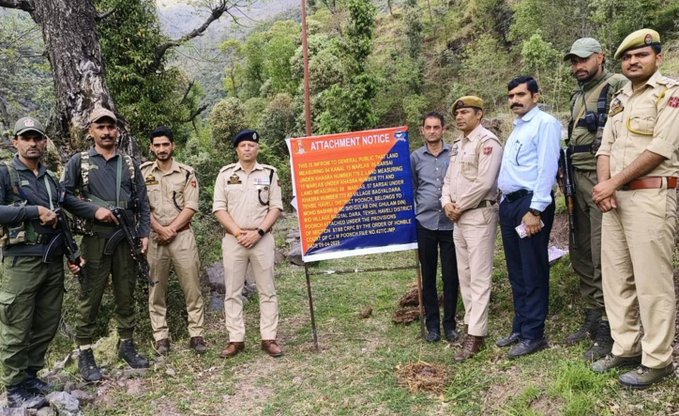जम्मू-कश्मीर में पुलिस ने पुंछ जिले के बग्याल दारा गांव में एक अपराधी मोहम्मद बशीर की संपत्ति जब्त की