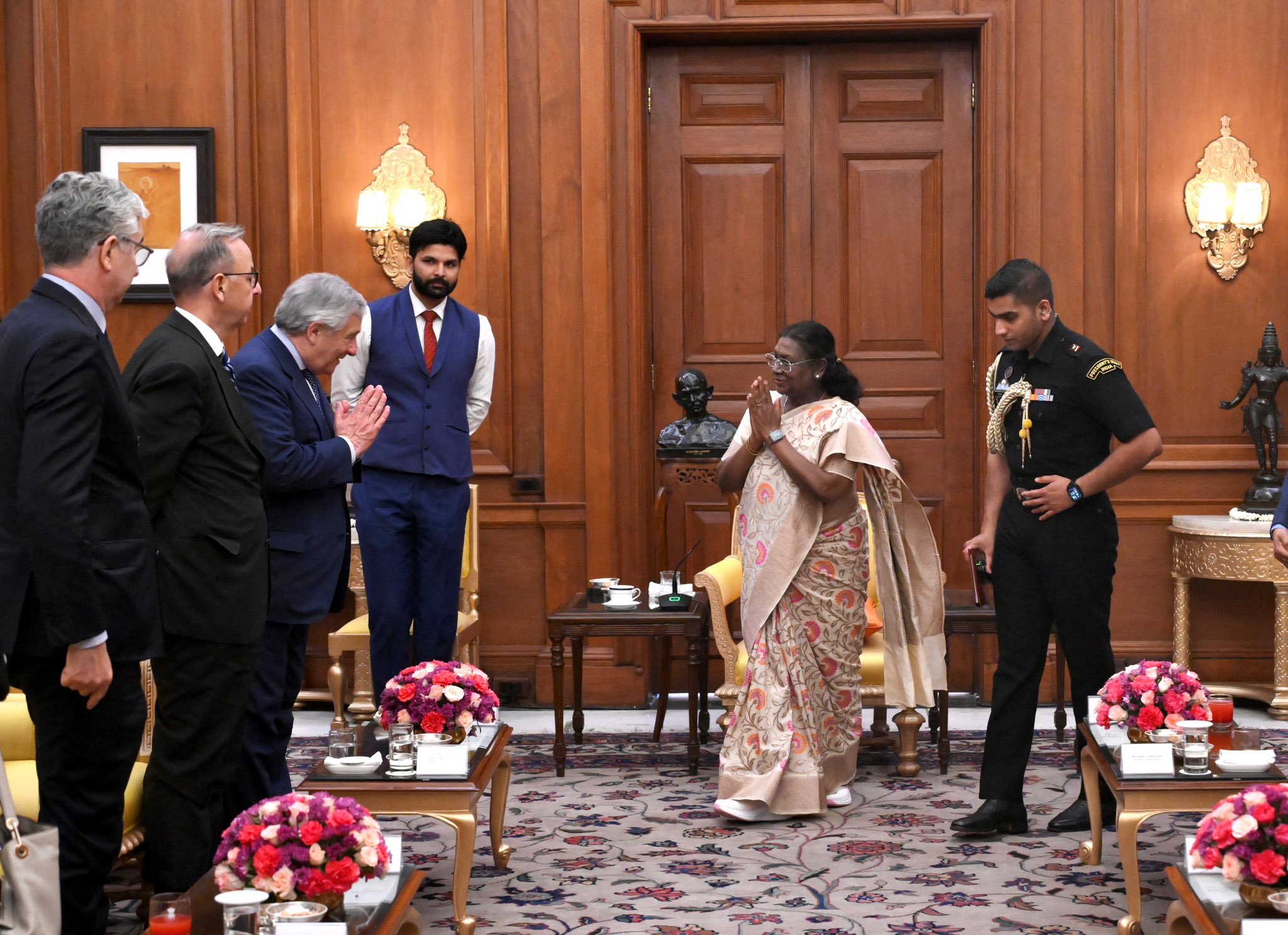 इटली के उप प्रधानमंत्री और विदेश मंत्री एंटोनियो तजानी ने नई दिल्ली में राष्ट्रपति द्रौपदी मुर्मु से मुलाकात की