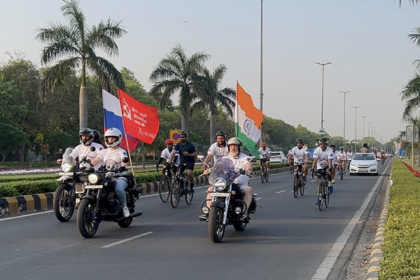 भारत-रूस के राजनयिक संबंधों की 78वीं वर्षगांठ को लेकर नई दिल्‍ली में एक साइकिल रैली का आयोजन
