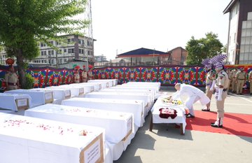 Pahalgam Terror Attack : केंद्रीय गृहमंत्र्यांनी मृत्यूमुखी पडलेल्या नागरिकांना पुष्पांजली वाहिली