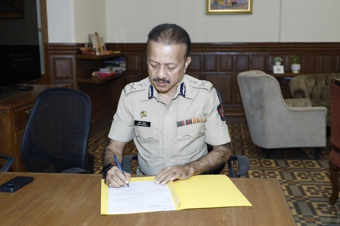 मुंबईच्या पोलीस आयुक्तपदी देवेन भारती यांची नियुक्ती