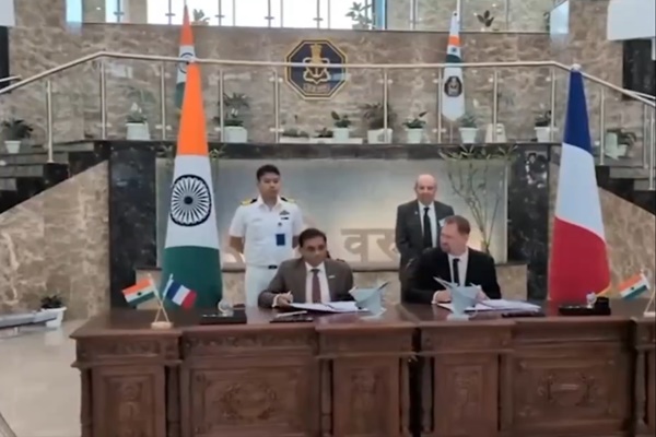 ২৬খন ৰাফেল নৌসেনা যুঁজাৰু বিমান ক্ৰয়ৰ বাবে ফ্ৰান্সৰ সৈতে ভাৰতৰ  প্ৰতিৰক্ষা চুক্তিত স্বাক্ষৰ