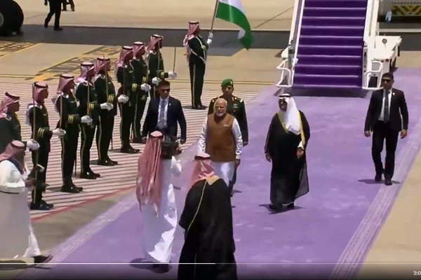 PM Modi receives 21 gun salute welcome upon reaching Jeddah