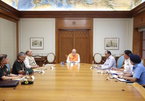 પ્રધાનમંત્રી નરેન્દ્ર મોદીનાં નિવાસસ્થાને પહેલગામ આતંકવાદી હુમલા અંગે બેઠક યોજાઈ